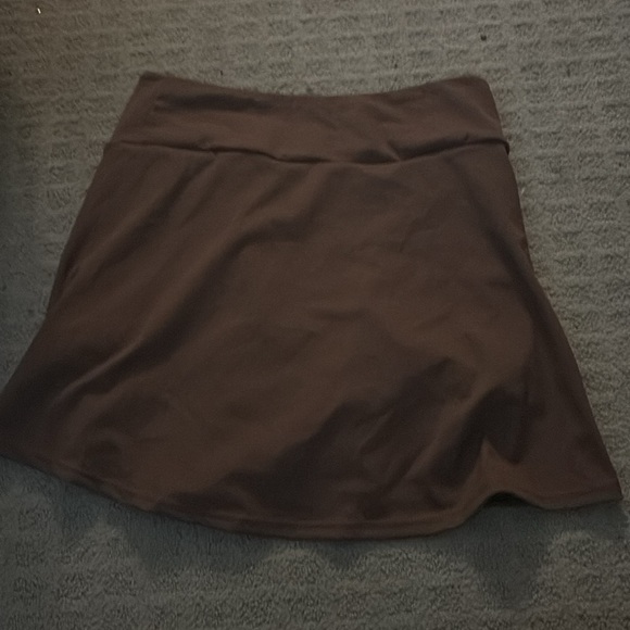 Cross over athletic skirt - Picture 3 of 3